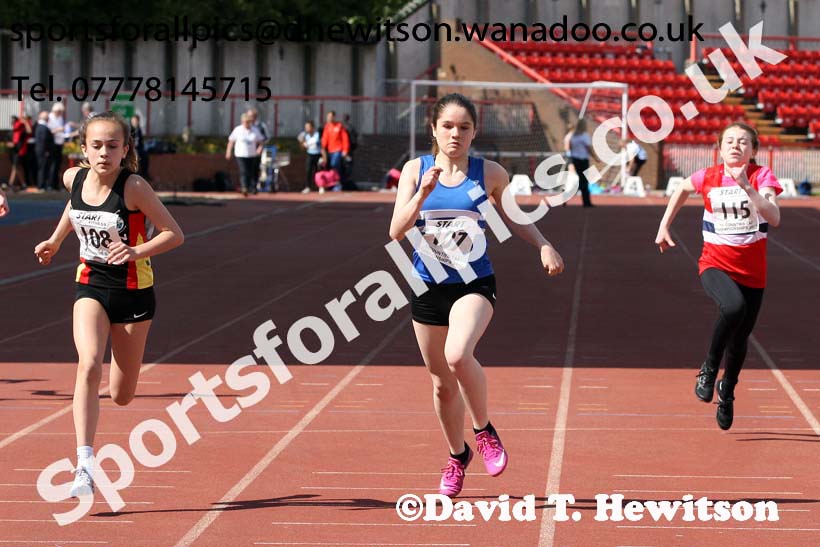 Girls under-13s 100 metres, North Eastern Champs, Gateshead Stadium. Photo: David T. Hewitson/Sports for All Pics